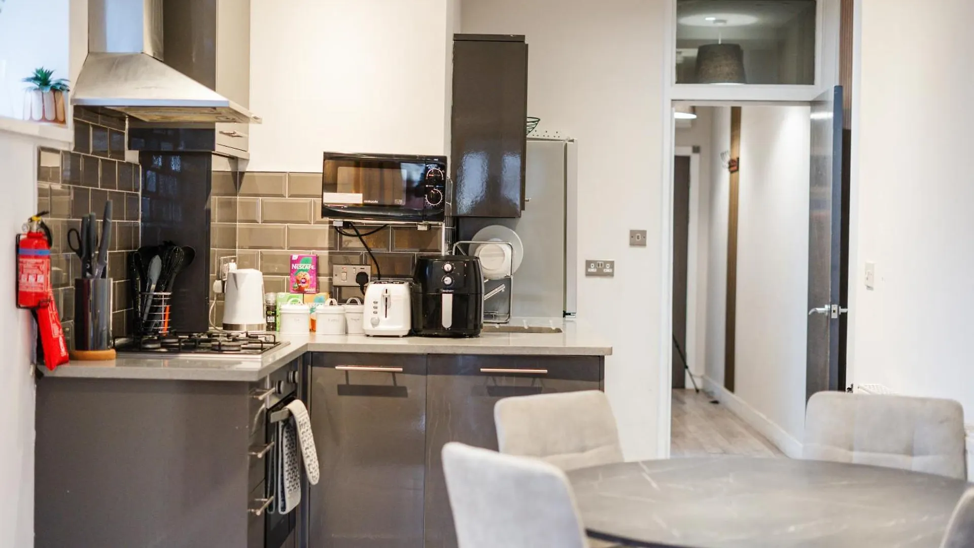 Cosy 1Br Relocation Contractors Family With Parking Apartment Cardiff